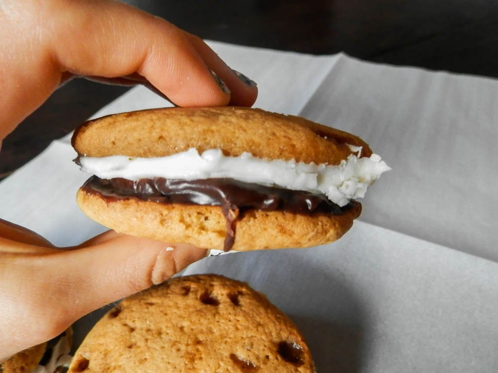 Brown Butter Coconut Chocolate Whoopie Pies - soft-baked brown butter whoopie pies sandwiched around chocolate ganache and coconut frosting #brownbutter #whoopiepies #samoa | www.thebatterthickens.com