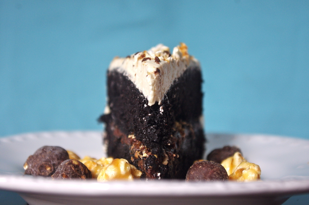 Dark Chocolate Butterscotch Crunch Cake is salty, crunchy, caramel-y, chocolatey heaven in the form of a butterscotch devil's food poke cake with butterscotch chocolate ganache and butterscotch buttercream | www.thebatterthickens #butterscotch #pokecake