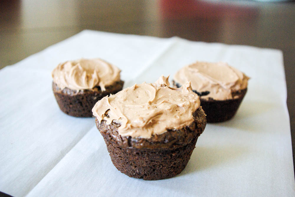 Stuffed Oreo Nutella Brownie Cups - brownies stuffed with Oreos and topped with Nutella frosting! #nutella #oreos #browniecups | www.thebatterthickens.com