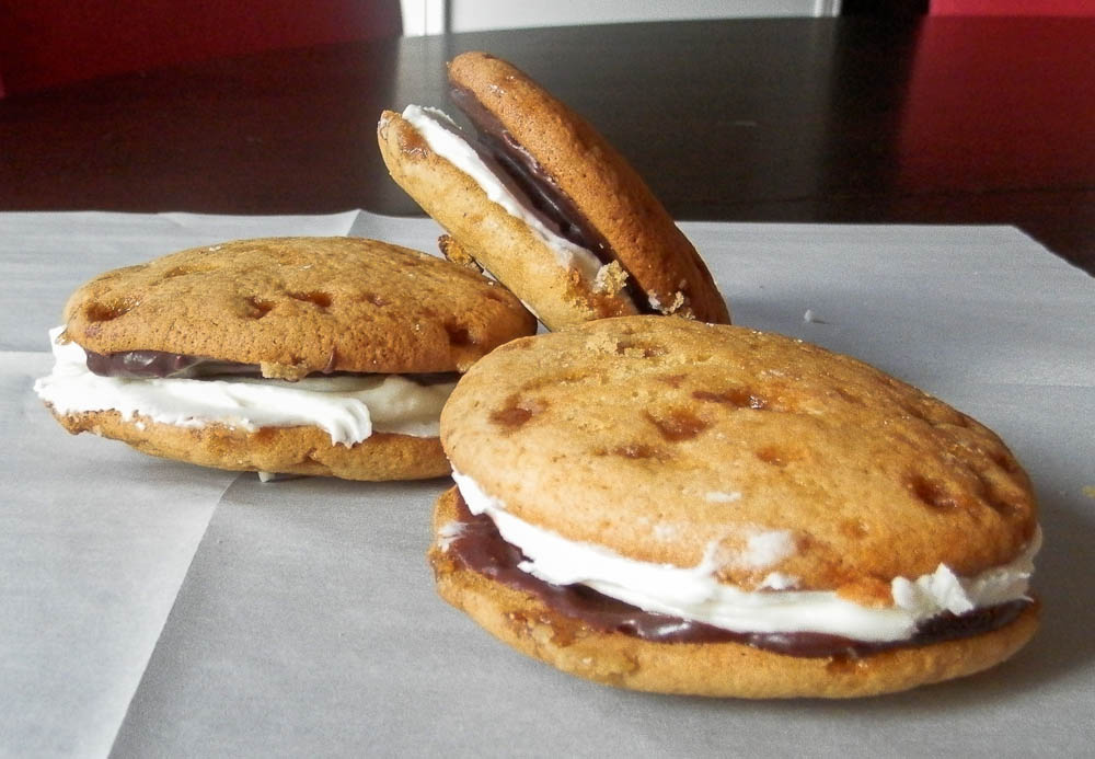 Brown Butter Coconut Chocolate Whoopie Pies - soft-baked brown butter whoopie pies sandwiched around chocolate ganache and coconut frosting #brownbutter #whoopiepies #samoa | www.thebatterthickens.com