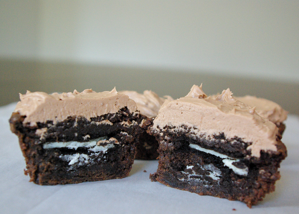 Stuffed Oreo Nutella Brownie Cups - brownies stuffed with Oreos and topped with Nutella frosting! #nutella #oreos #browniecups | www.thebatterthickens.com