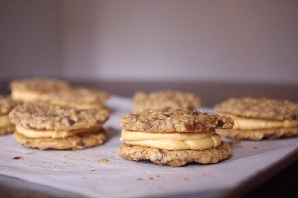 oatmeal sandwich cookies with peanut butter filling
