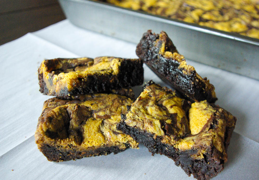 Pumpkin Cookie Swirled Brownies are brownies swirled with pumpkin cinnamon chip cookie dough - www.thebatterthickens.com