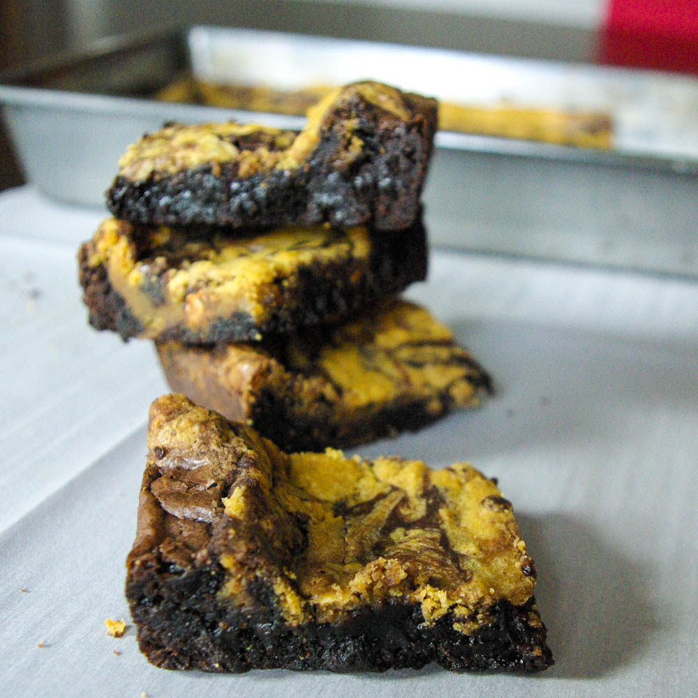 Pumpkin Cookie Swirled Brownies are brownies swirled with pumpkin cinnamon chip cookie dough - www.thebatterthickens.com