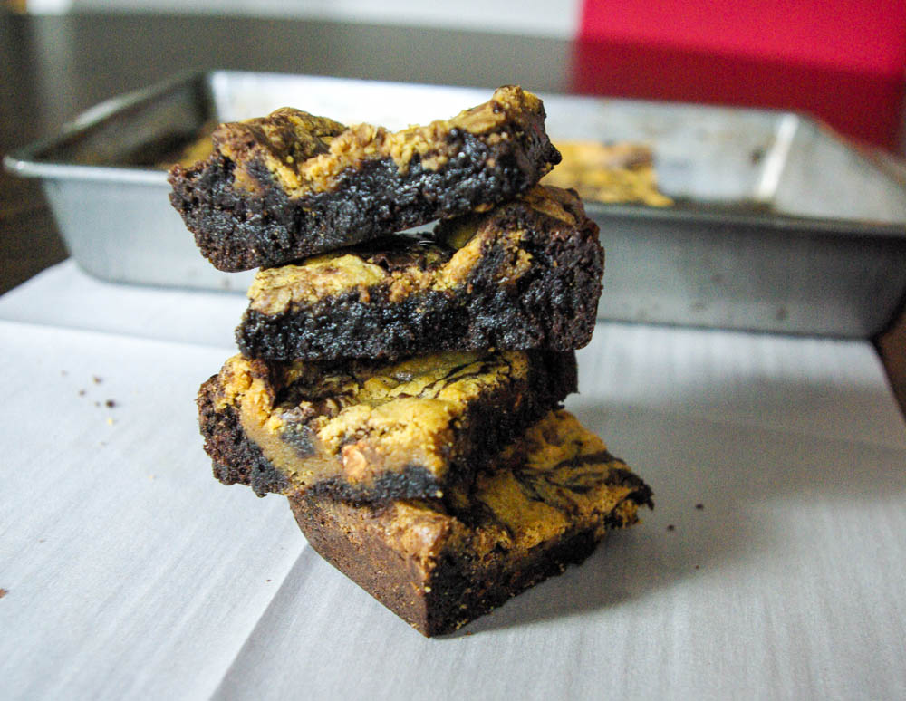 Pumpkin Cookie Swirled Brownies are brownies swirled with pumpkin cinnamon chip cookie dough - www.thebatterthickens.com