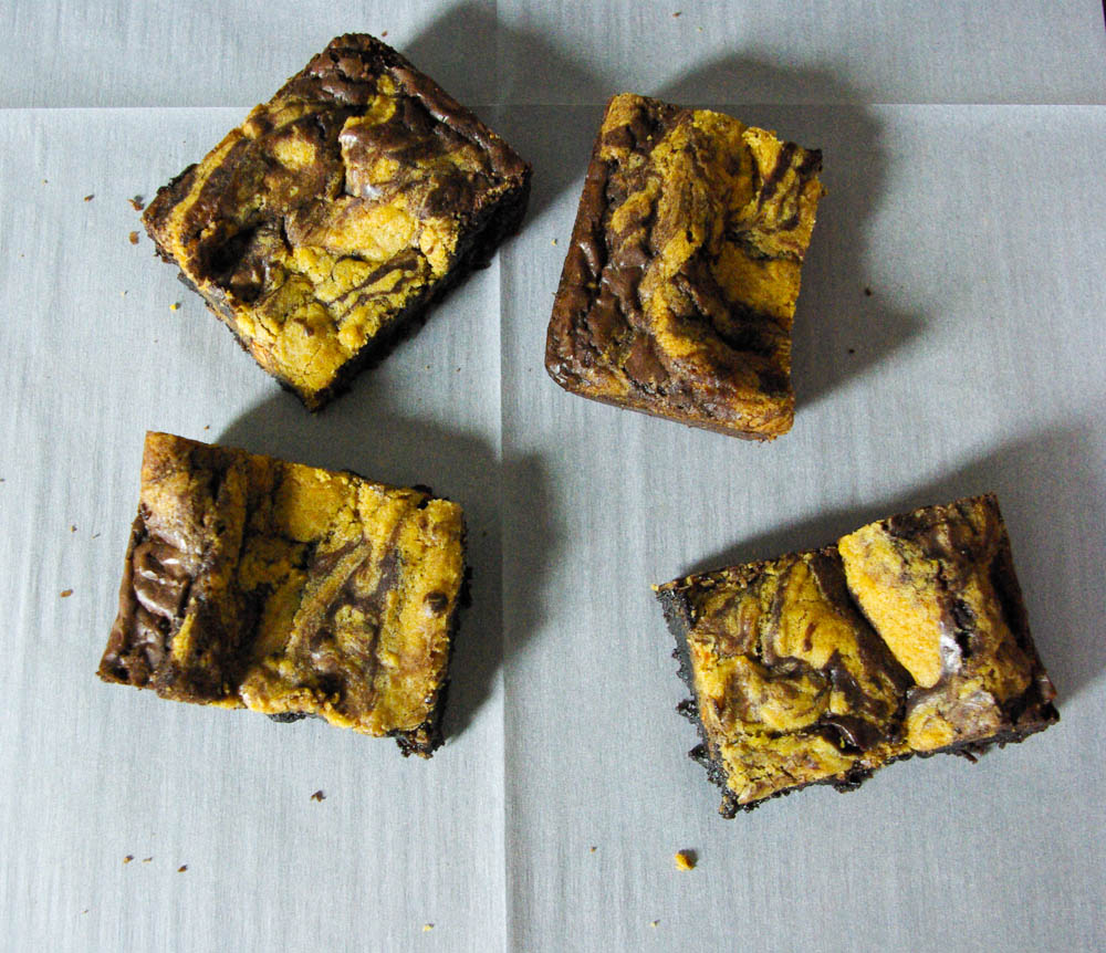 Pumpkin Cookie Swirled Brownies are brownies swirled with pumpkin cinnamon chip cookie dough - www.thebatterthickens.com