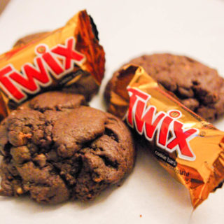 Twix Cookies - chocolate cookie with peanut butter chunks and Twix bar | www.thebatterthickens.com