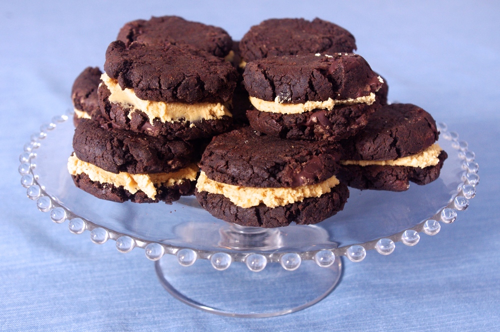 Mole chocolate cookie sandwiches