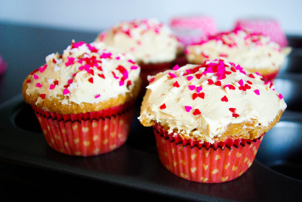 Brown Butter Cupcakes with White Chocolate Frosting - www.thebatterthickens.com