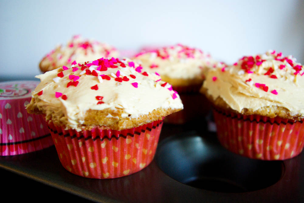 Brown Butter Cupcakes with White Chocolate Frosting - www.thebatterthickens.com