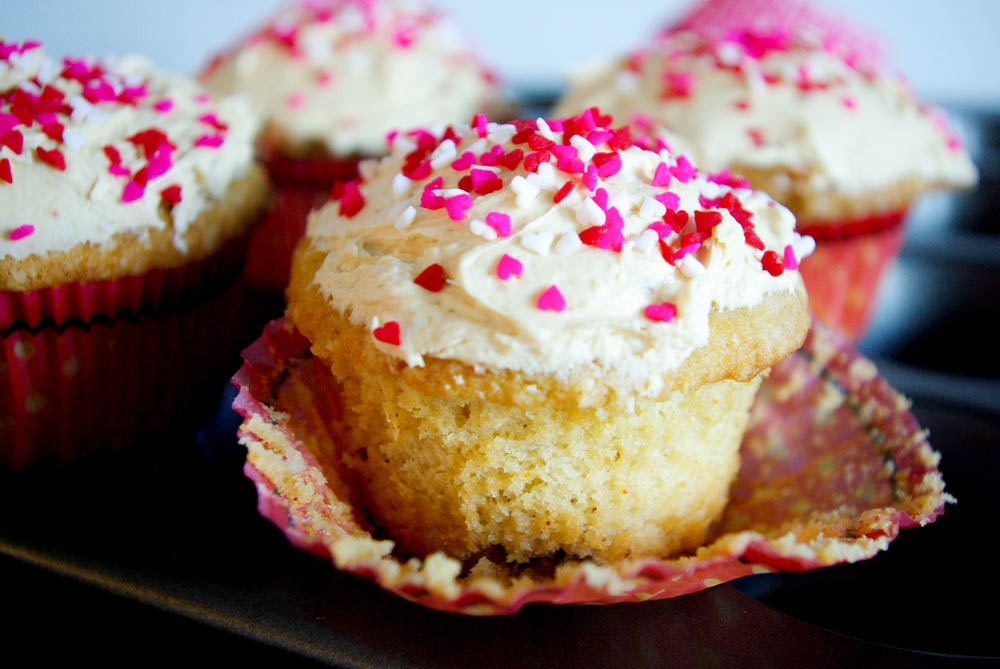 Brown Butter Cupcakes with White Chocolate Frosting - www.thebatterthickens.com