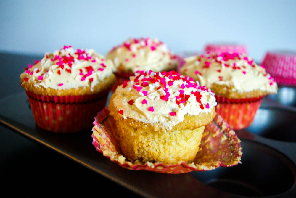 Brown Butter Cupcakes with White Chocolate Frosting - www.thebatterthickens.com