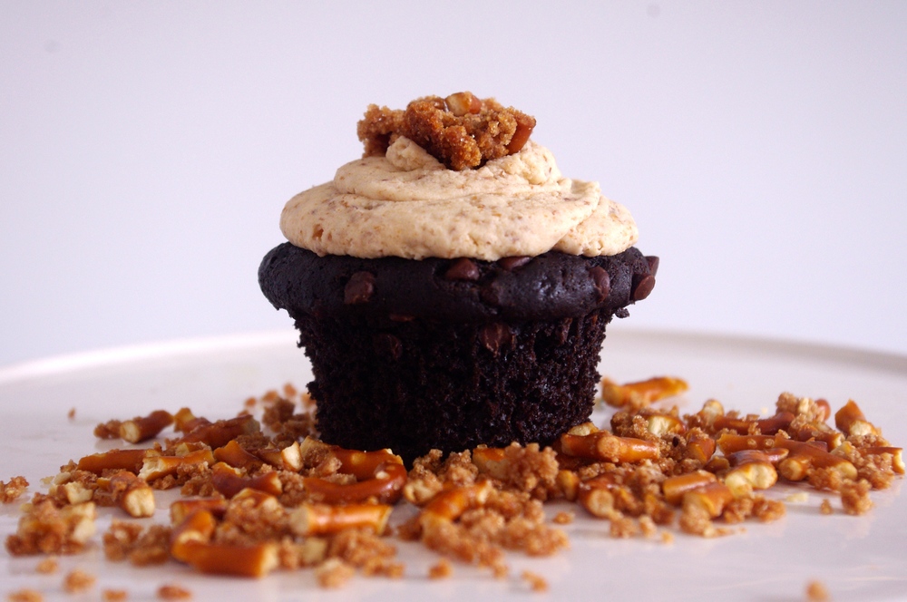 Guinness Chocolate Cupcakes with pretzel frosting are your salty and sweet dreams in the form of a cupcake | www.thebatterthickens.com