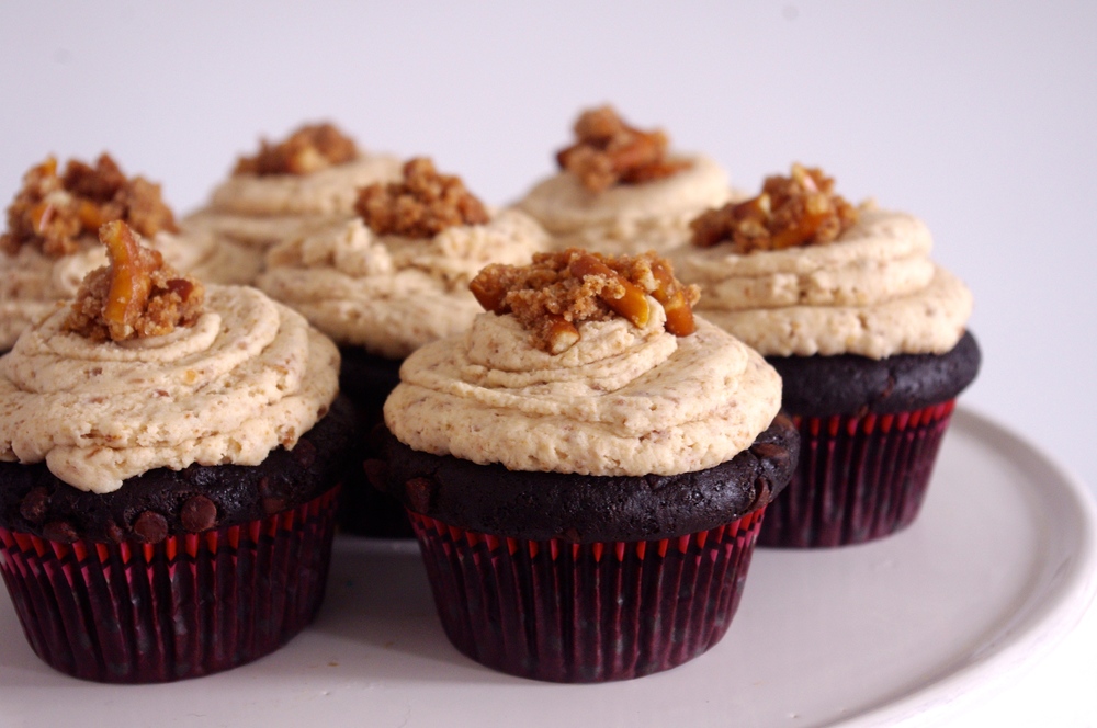 Guinness Chocolate Cupcakes with pretzel frosting are your salty and sweet dreams in the form of a cupcake | www.thebatterthickens.com