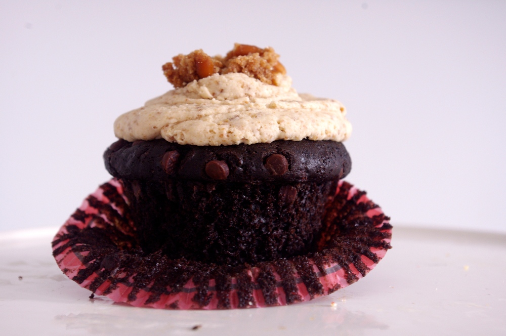 Guinness Chocolate Cupcakes with pretzel frosting are your salty and sweet dreams in the form of a cupcake | www.thebatterthickens.com