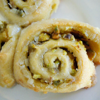 Lemon Pistachio Sweet Rolls | www.thebatterthickens.com