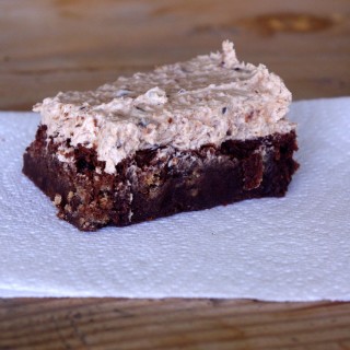 Cookies'N'Cream Brownies with Chip's Ahoy chocolate chip cookie frosting | www.thebatterthickens.com