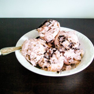 Strawberry Cookies 'n Cream Ice Cream | two classic flavors combined into one for the ultimate ice cream treat | www.thebatterthickens.com