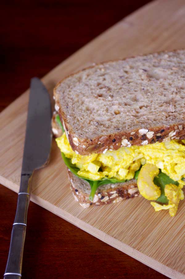 Healthy Turmeric Chicken Salad -- This simple turmeric chicken salad recipe can be made in less than 10 minutes and is healthy, too! | www.thebatterthickens.com