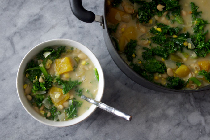 Easy Stovetop Vegetarian White Bean Chili is a quick dinner for those busy autumn weeknights or cozy weekend afternoons | www.thebatterthickens.com