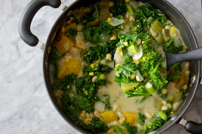 Easy Stovetop Vegetarian White Bean Chili is a quick dinner for those busy autumn weeknights or cozy weekend afternoons | www.thebatterthickens.com