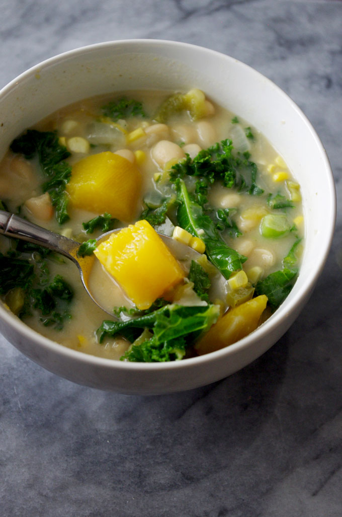 Easy Stovetop Vegetarian White Bean Chili is a quick dinner for those busy autumn weeknights or cozy weekend afternoons | www.thebatterthickens.com