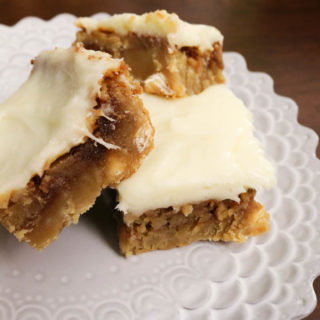 Cinnamon Roll Blondies - These blondies can be made in one bowl without a hand mixer, they're full of #cinnamon flavor, and are basically an excuse to eat cinnamon rolls for dessert (not that you need one). | www.thebatterthickens.com