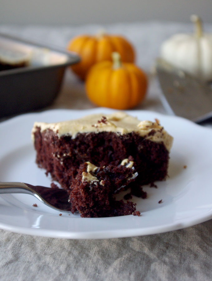 Chocolate Pumpkin Caramel Poke Cake - made with box chocolate cake, this #pumpkin #caramel poke cake is so easy to make but tastes completely homemade, and will delight family and guests throughout the holiday season! | www.thebatterthickens.com
