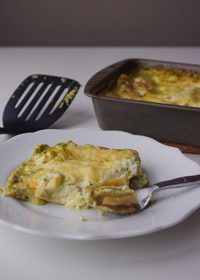 Healthier Creamy Pesto Lasagna - a lighter take on creamy pesto lasagna using cottage cheese and whole wheat noodles | www.thebatterthickens.com