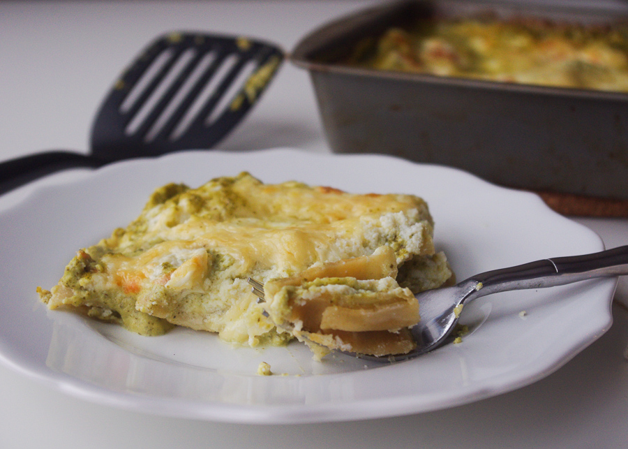 Healthier Creamy Pesto Lasagna - a lighter take on creamy pesto lasagna using cottage cheese and whole wheat noodles | www.thebatterthickens.com