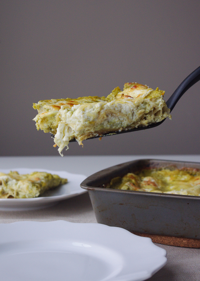 Healthier Creamy Pesto Lasagna - a lighter take on creamy pesto lasagna using cottage cheese and whole wheat noodles | www.thebatterthickens.com