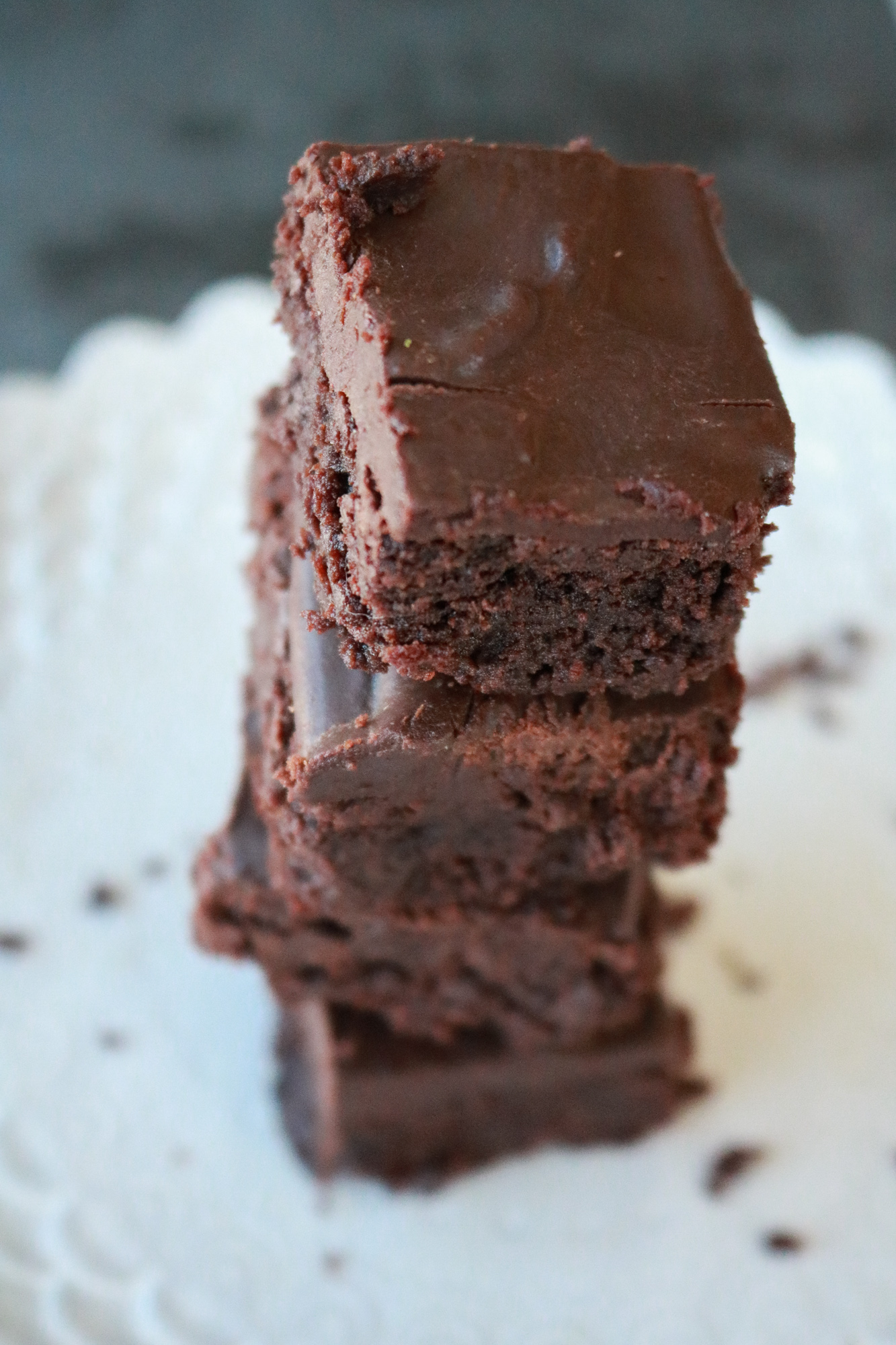 The Baked Brownie - this back-to-basics brownie is the best of all time. #brownies #chocolate | www.thebatterthickens.com