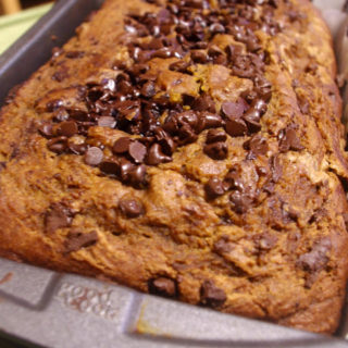 Biscoff Pumpkin Bread - pumpkin bread swirled with Bisxoff cookie butter and mini chocolate chips | www.thebatterthickens.com