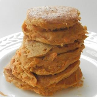 Carrot Cake Pancakes - topped with cream cheese spread, a fresh take on pancakes #breakfast #pancakes | www.thebatterthickens.com