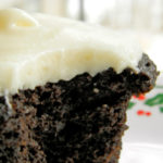 Chocolate Gingerbread Cupcakes - moist chocolate gingerbread cupcakes with mascarpone frosting, perfect for the holidays #gingerbread #cupcakes #mascarpone | www.thebatterthickens.com