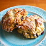 Coffee Bacon Dark Chocolate Scones with a maple glaze combine all the best parts about waking up Saturday mornings into one breakfast treat | www.thebatterthickens.com