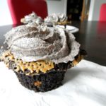 Peanut Butter Oreo Cupcakes - chocolate cupcakes swirled with peanut butter and frosted with an Oreo buttercream #oreofrosting #oreocupcakes | www.thebatterthickens.com