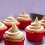 Ritz Cracker Cucpakes -- with peanut butter frosting and nutella filling, these cupcakes are your after school snack dreams brought to life | www.thebatterthickens.com