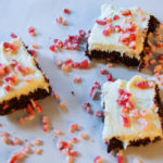 Flourless Peppermint Hot Chocolate Brownies - www.thebatterthickens.com