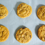 Butterscotch Pudding Cookies with chocolate chips - the pudding in these butterscotch cookies makes them extra soft and chewy! | www.thebatterthickens.com