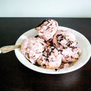 Strawberry Cookies ‘n Cream Ice Cream (With Nutella Swirl)