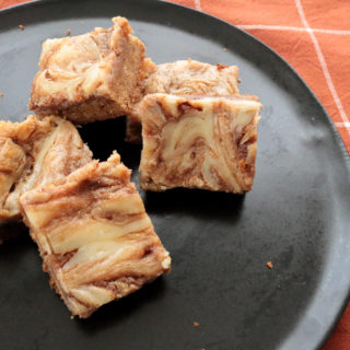 Cinnamon Roll Blondies